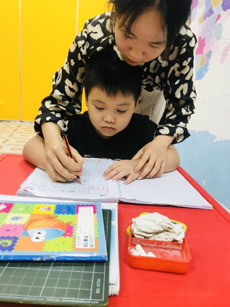 TRẺ MẤT TẬP TRUNG VÀ 12 PHƯƠNG PHÁP GIÚP CON CẢI THIỆN